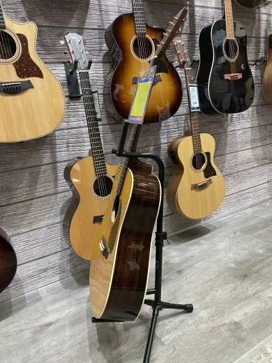 Martin Guitars - HD-28 V18 2